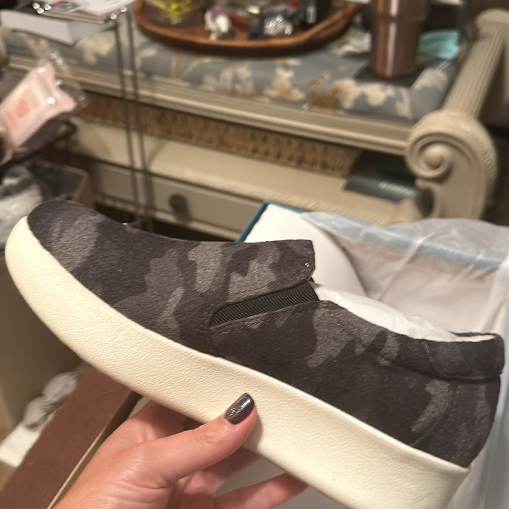otbt Camille camo slip on size 8.5